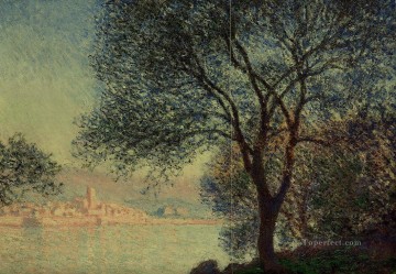 クロード・モネ Painting - サリス庭園から見たアンティーブ III クロード・モネ